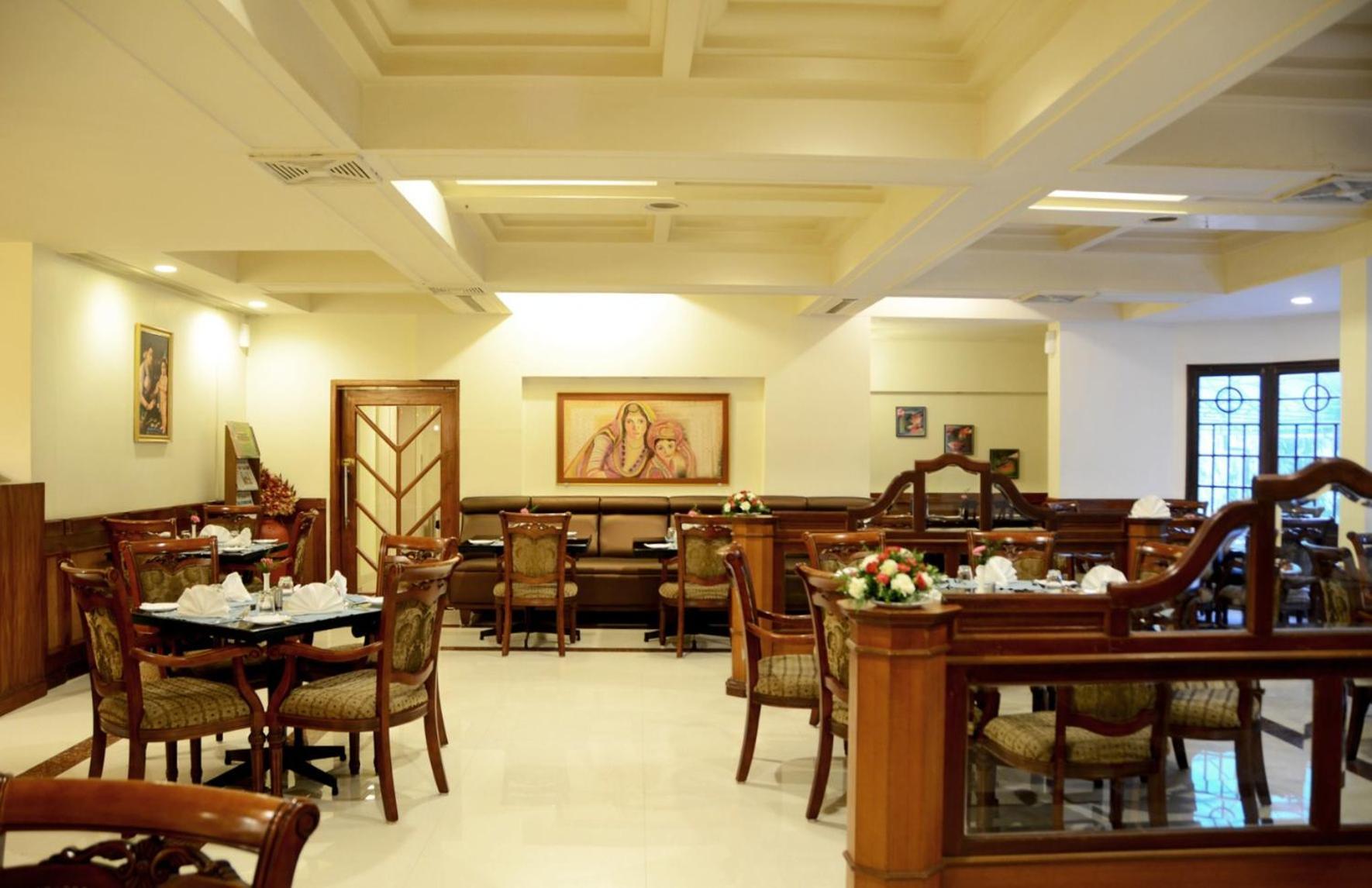 Hotel Presidency Kochi Exterior foto
