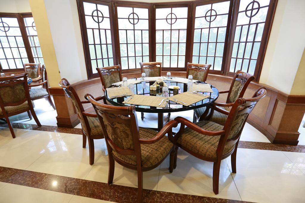 Hotel Presidency Kochi Exterior foto