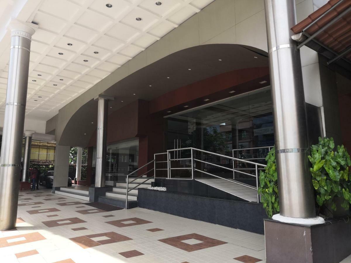 Hotel Presidency Kochi Exterior foto