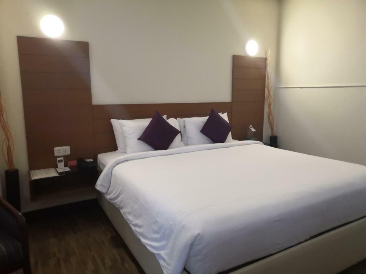 Hotel Presidency Kochi Exterior foto