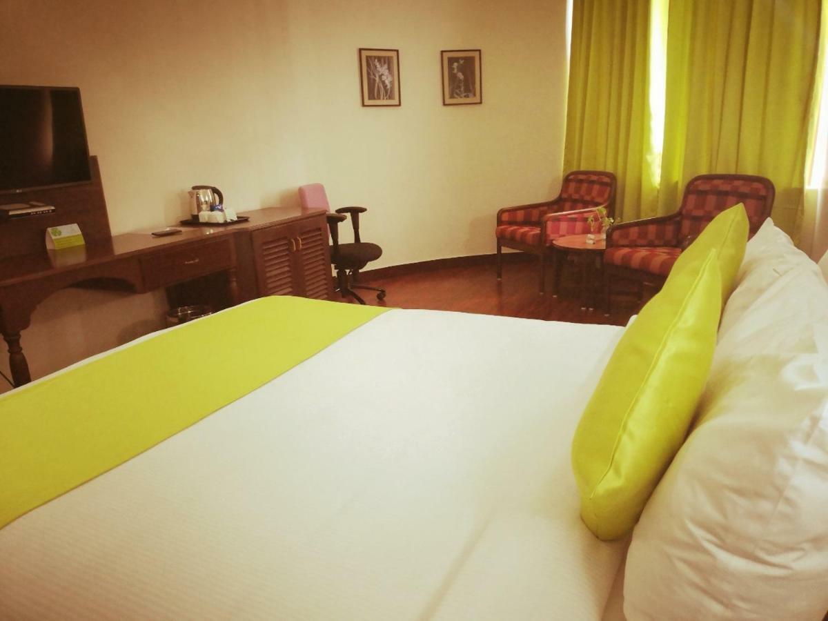 Hotel Presidency Kochi Exterior foto