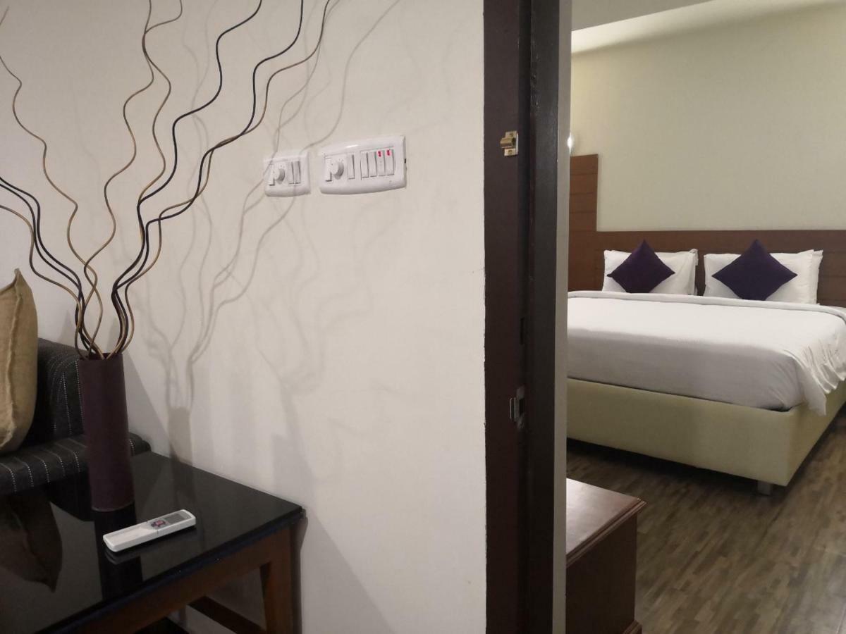 Hotel Presidency Kochi Exterior foto