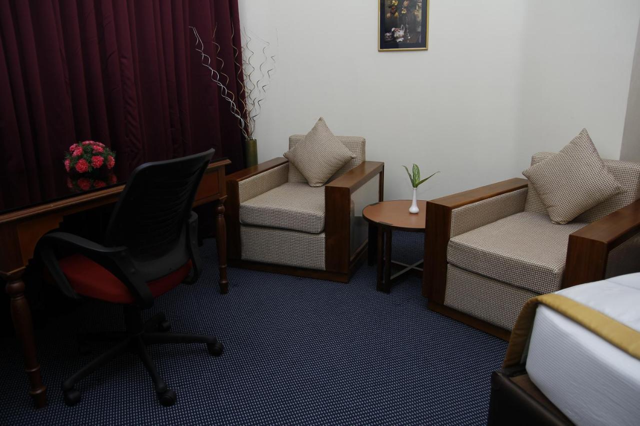 Hotel Presidency Kochi Exterior foto