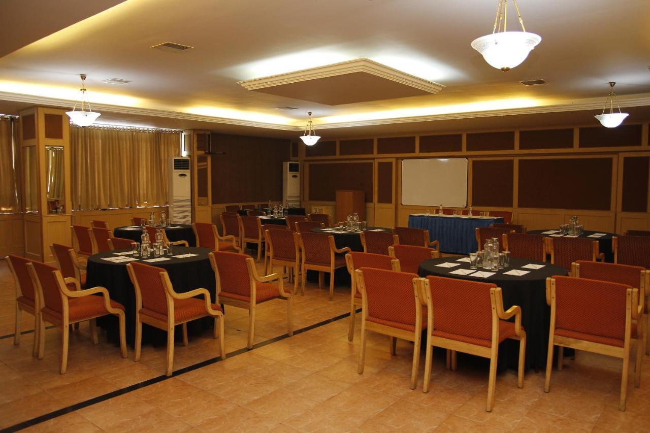 Hotel Presidency Kochi Exterior foto