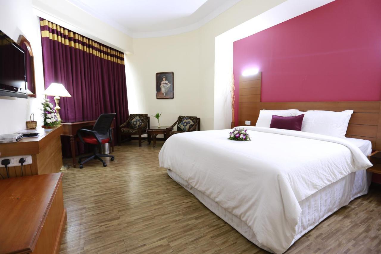 Hotel Presidency Kochi Exterior foto